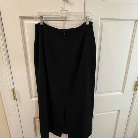 Jones New York black 14 midi skirt with back kick pleat - Picture 2 of 3